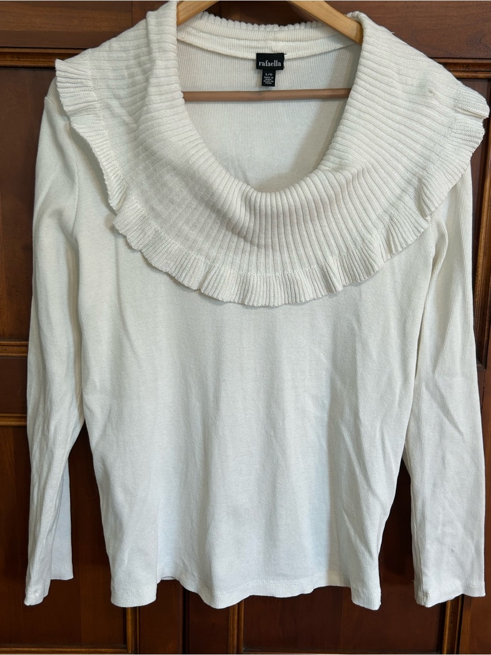 Rafaella White Ruffled Collar Scoop Neck Top
Size Large